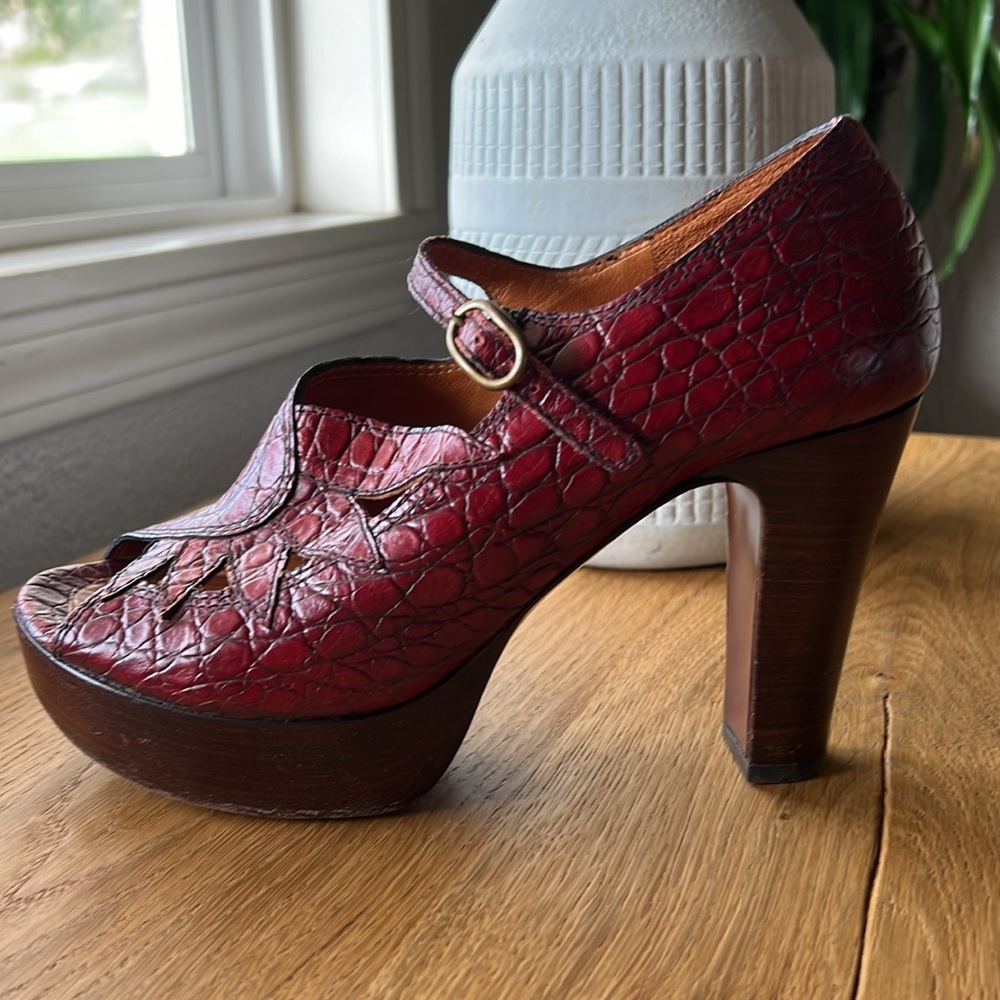 Chi Mihara Embossed Leather Deep Red Platform heels Size 7 1/2 Made in Spain - Picture 9 of 12
